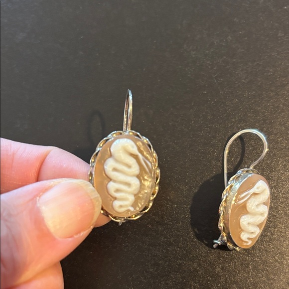 Elegant carved snake Cameo Earrings sterling silver italy - Picture 2 of 7